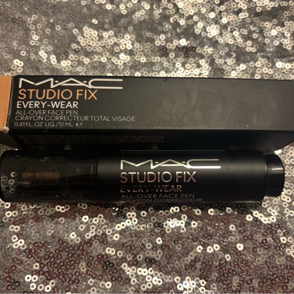 MAC Cosmetics Studio Fix All-Over Face Pen - Picture 1 of 4